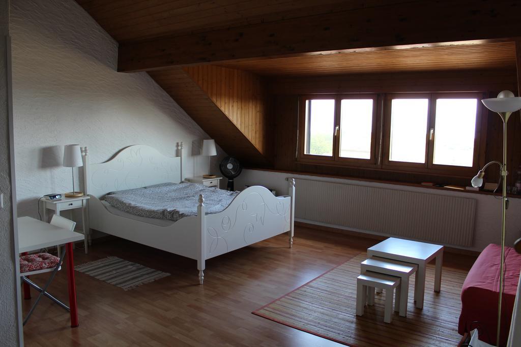 Au Coeur Du Vignoble Sur Bursins Bed & Breakfast Exterior photo