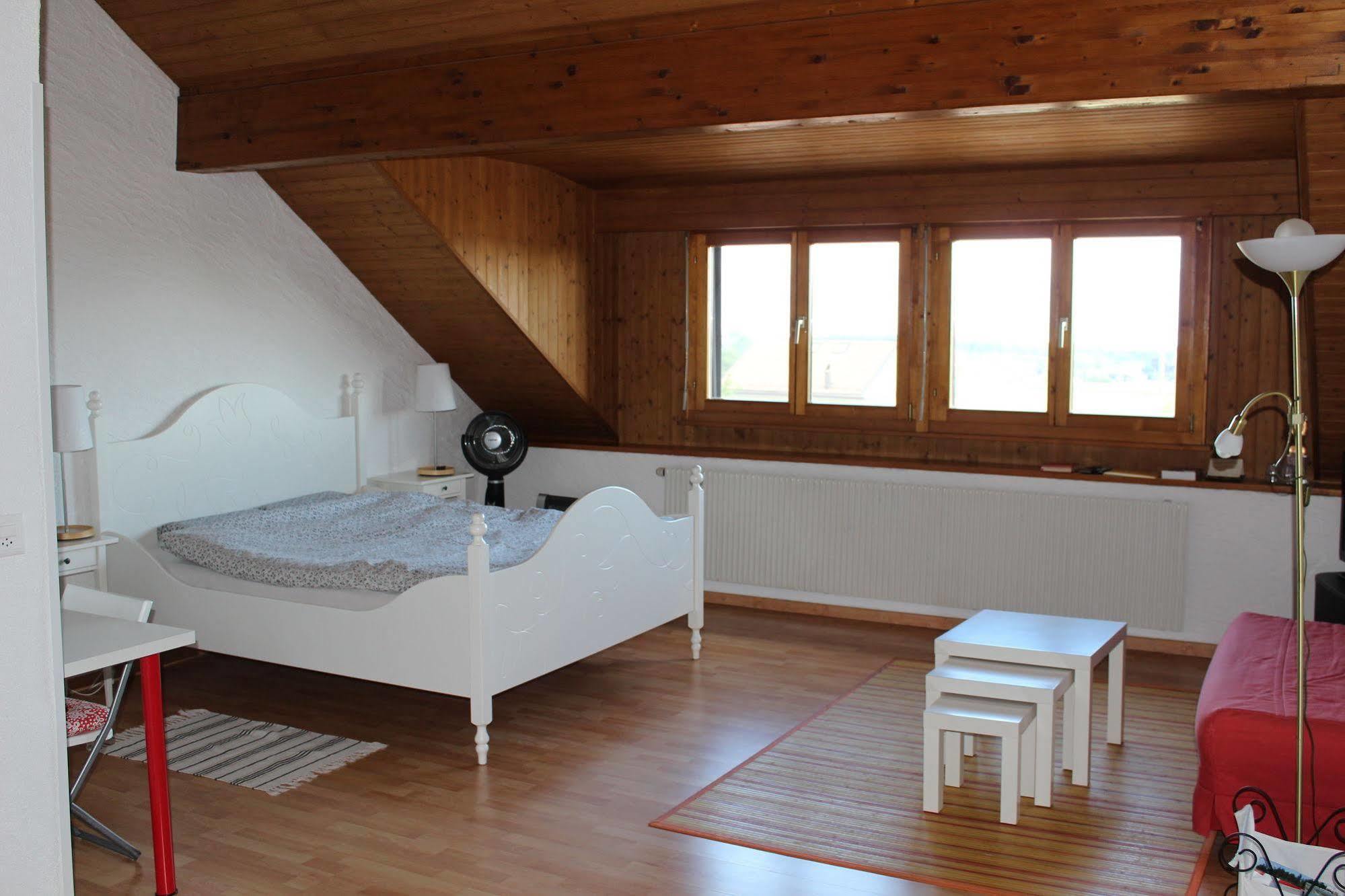 Au Coeur Du Vignoble Sur Bursins Bed & Breakfast Exterior photo